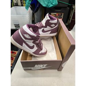 Nike (Air Jordan 1 Retro High OG)
